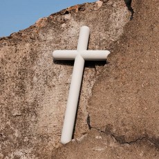 【 百羊書房】純白聖潔泥土Good Soil十字架 (水泥鑄造十字架、背面有勾槽、附無痕釘)30x16x2.5cm#光鹽, 純白色, 1個