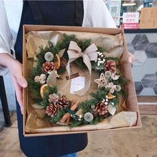 30公分聖誕花圈。永生松柏不凋謝不變黃，節慶裝飾，居家佈置，聖誕禮物首選, 1個