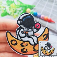 皮卡布 太空人刺繡布貼, 1個, 3號-坐在彎月上,一般貼紙款