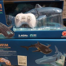 《翔翼玩具》遙控螃蟹螳螂蜘蛛昆蟲車系列，安全認證整人玩具, 1個, 909446 遙控鯊魚(順), 綠色