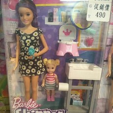 美泰兒 芭比與朋友 褓母照護遊戲組 含娃娃、娃娃車, 1個, 洗手抬組
