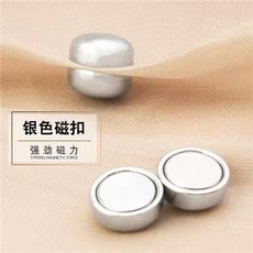 強力磁吸扣頭巾絲巾配飾，防走光胸針領子夾，多色百搭