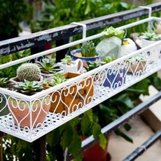 Naeiluigonggan 心形方形陽台花盆衣架, 白色