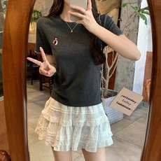 여성용 슬림핏 반소매 티셔츠 여름 자수 숏 슬림핏 라운드넥 상의