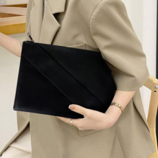 사선 남녀공용 심플 클러치백 디자인 스타일리쉬