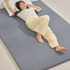 간이 수면매트 접이식 기숙사 마이크로화이바 자취매트리스 손님용 3단 자취 침대 접는 폴딩 수면 자취생 원룸매트리스 접이식매트 매트 탄