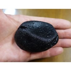 RIZALITE Tektite 菲律賓隕石 重165克 黑隕石 玻璃隕石 雷公墨 衝擊玻璃, 1個, Black