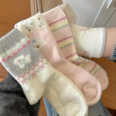 겨울 따뜻한 털빠짐없는 부드러운 촉감 무압박 수면 외출 양말