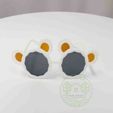 위드룸 곰돌이안경 화이트 포토존소품