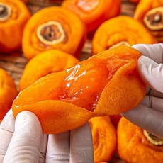 드디어 맛집을 찾앗습니다 친환경 청도감으로 만든 청도반건시 감말랭이 특상품으로 구성되어잇네요 곧품절, 1개, 1없음