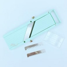 H&S百貨 日本平面削菜機附三刀片 大/小 萬用調理器 削菜 切菜 碎菜 切片機 切絲器 快速削菜 小黃瓜切片 切片器, 1個