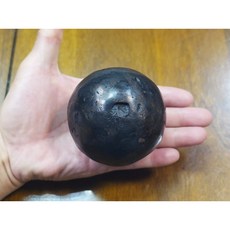 §能量礦石§ 泰國彩虹流鐵力泥鎳萊原礦研磨球形護身符，重627g，能量平衡，守護平安，帶來好運, 1個