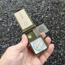 戶外露營求生多功能指南針 溫度計 濕度計 手電筒 哨子 打火石 鏡子 尺子 水平儀, 如圖所示, 1個