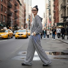 時尚春秋寬鬆衛衣套裝女 黑白條紋休閒外套+闊腿褲兩件套 慵懶風洋氣穿搭 a0289