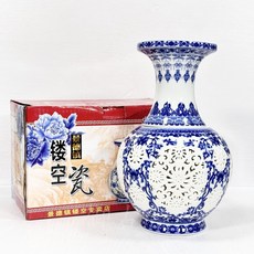 御古齋 景德鎮青花瓷粉彩瓷鏤空花卉玲瓏轉心瓶 花瓶花器 居家平安擺設, 青花瓷, 青花瓷