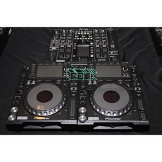 Pioneer DJ 混音器與唱盤