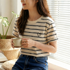 오우하하 여성 스트라이프 하트 티셔츠