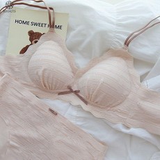 甜美少女內衣 薄杯小胸聚攏上托舒適無鋼圈無痕文胸套裝