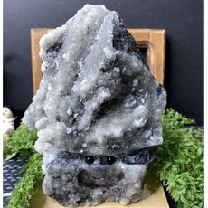 猴子/猩猩原礦雕刻擺件，713.8g方解共生黃銅礦，獨特造型，精緻雕工，原礦材質，提升空間質感, 1個