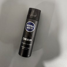 妮維雅男士深極炭極淨保濕刮鬍泡200ml，無酒精溫和保濕刮鬍慕斯, 1個, 200ml