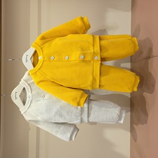 [아가방] 강남점* 아이들이 활동하기 좋은 캐주얼한 디자인의 상하 / 입고 벗기 쉬운 앞오픈 단추가 있는 세트 / 놀이복으로 아주 좋은 상품