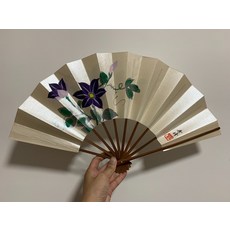 手繪扇子 雙面珠光箔面 鐵仙花 摺扇 29釐米, 如圖所示, 1個