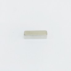 네오디움 사각 자석 가로 18mm X 세로 5mm X 두께 5mm (자석등급N35)