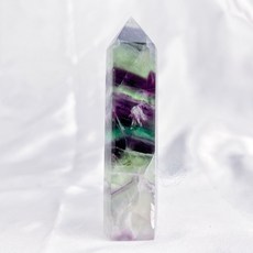 螢石柱 山形千層 紫綠螢石 礦石缺口 帶彩虹光, 1個