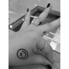閃電笑臉紋身貼【WAWA TATTOO】果汁紋身草本紋身14天擦不掉紋身K03, 1個, HC-124