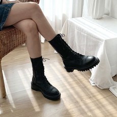 레이스업 디테일로 완성된 캐주얼 워커 5FWY flo3+1tFt