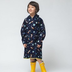 日本Wpc.太空探險L空氣感兒童雨衣/防水外套 附收納袋(120-140cm)，輕便透氣，讓孩子雨天也能開心探險