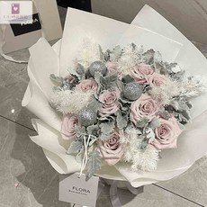 KiKi 新品永生花愛心花束玫瑰抱抱桶 閨蜜生日禮物, 初雪-【茸茸雪片】21朵混搭花束（花+配