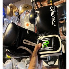 子甄彣璟 新款 FRISKY 拳擊手套 搏擊 泰拳 格鬥散打 健身 運動 武術 打沙包 沙袋, 1個, 10盎司-黑色, 黑色