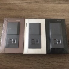 Panasonic 國際牌 GLATIMA WTGF4308H 1切1插接地, 1個, 灰色本體/黑色蓋板,直式面板