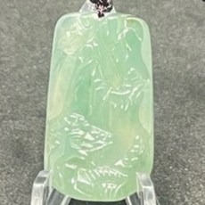 翡翠山水牌：天然翡翠，中國風山水畫，精雕細琢，平安吉祥