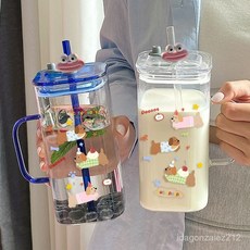 臺灣出貨 【店鋪熱銷】2025新款超大容量玻璃杯學生高顔值ins水杯家用耐高溫帶把手杯子 1BFG, 粉款把手-單杯+玻璃吸管+透明蓋子,900ML-臘腸小狗系列貼紙, 1個