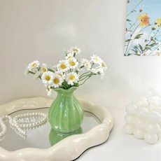 돌상대여백일상대여전통돌상대여돌상백일상, 푸른 잔디  데이지 한 무리