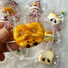 여러가지 음식 스퀴시 딸기 계란 케이크 스시 모찌, 다크 카키