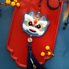 熱銷 刺繡手工diy材料包 自繡製作平安福禦守書簽掛件雙麵繡蘇繡送男友禮物, 米白色 醒獅平安藍-繃+盒, 1個