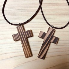 차량용 십자가 룸미러걸이 (홍송 골무늬), 1개