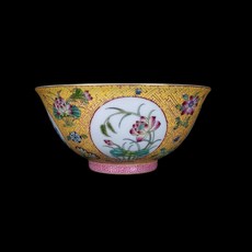 博古珍藏 清乾隆黃地粉彩開光四季花卉紋宮碗 宮廷珍藏 老件文物瓷器 國際拍賣級 附錦盒, 1個