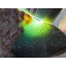 瓜地馬拉七彩翡翠原石 危料瓜料脫砂發黑 賭石冰種牌子戒面料 376g, 1個