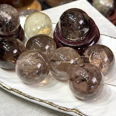 H109頂級茶黃晶阿賽球 水晶球 顆顆彩虹光 約29-29.5mm 隨機出貨 超低價 透料 內冰裂 頂級 實拍