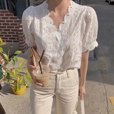 레이스 퍼프 반팔 블라우스 화이트 결혼식 여름 굿딜 봄블라웃 브이숍 봄 봄용 데일리룩 남방