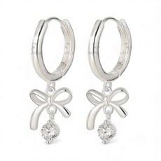 AKIPANDA 러벌리 리본 큐빅 실버 귀걸이