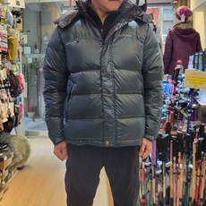 WILDLAND 男款連帽羽絨外套 內層保暖設計