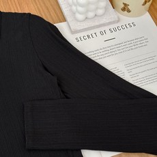 大U領坑條棉打底長袖上衣 直條紋紋理 顯瘦內搭