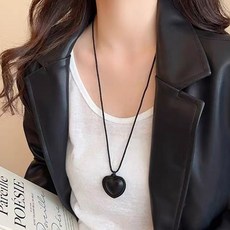티큐 여성 빈티지 레더 가죽 하트 펜던트 롱 목걸이 A2374