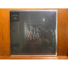 沐耳 經典Dream-Pop：Beach House Once Twice Melody 雙黑膠唱片附海報