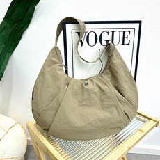 網紅小衆牛角包防水尼龍瑜伽包腋下包2025新款輕便大容量餃子包潮, 亞麻色, 1個